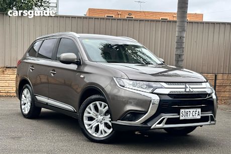 Brown 2019 Mitsubishi Outlander Wagon Es 7 Seat (Awd)