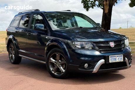 Blue 2014 Fiat Freemont Wagon Crossroad