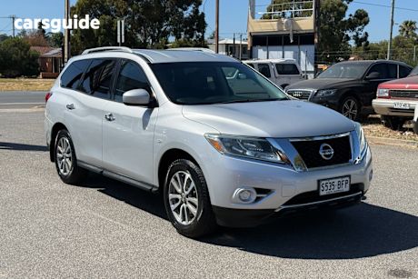 Silver 2014 Nissan Pathfinder Wagon St (4X2)