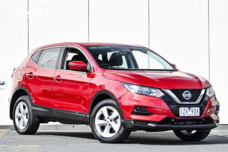 Red 2018 Nissan Qashqai Wagon St