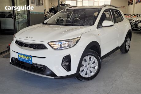 White 2023 Kia Stonic Wagon S
