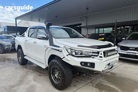 White 2015 Toyota Hilux Dual Cab Utility Sr5 (4X4)