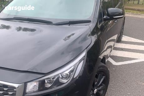 Black 2018 Kia Carnival Wagon Platinum