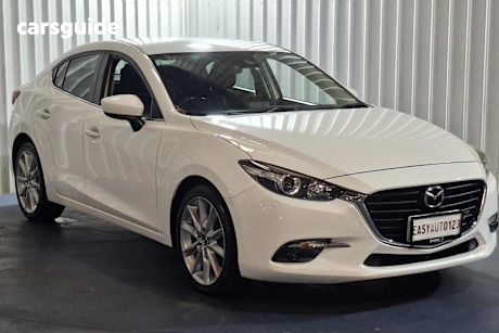 White 2018 Mazda 3 Sedan Sp25