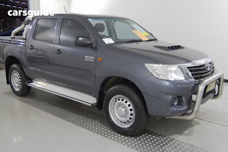 Grey 2014 Toyota Hilux Dual Cab Pick-up Sr (4X4)