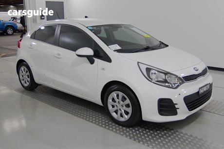 White 2014 Kia RIO Hatch S