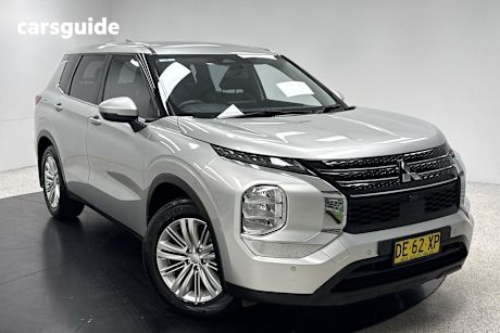 Silver 2023 Mitsubishi Outlander Wagon Es 7 Seat (2Wd)