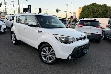 White 2015 Kia Soul Hatchback Si