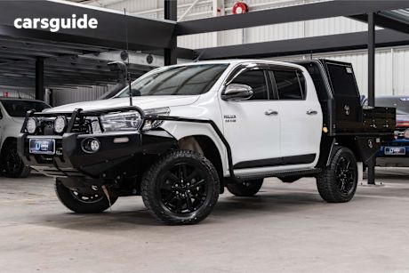 White 2018 Toyota Hilux Double Cab Pick Up Sr5 (4X4)