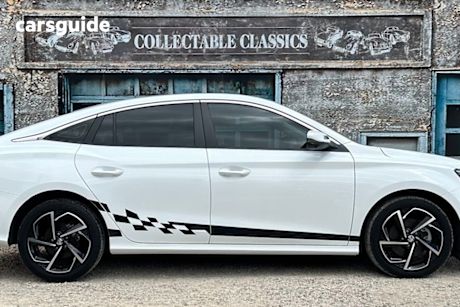 White 2023 MG MG5 Sedan Essence