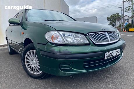 Green 2001 Nissan Pulsar Sedan St