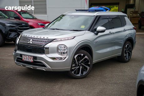 Silver 2025 Mitsubishi Outlander Wagon Phev Exceed 5+2 Seat (Awd)