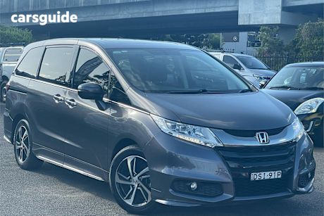 Grey 2017 Honda Odyssey Wagon Vti-L