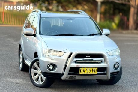 Silver 2010 Mitsubishi Outlander Wagon Vr-X