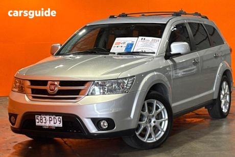 Grey 2014 Fiat Freemont Wagon Lounge