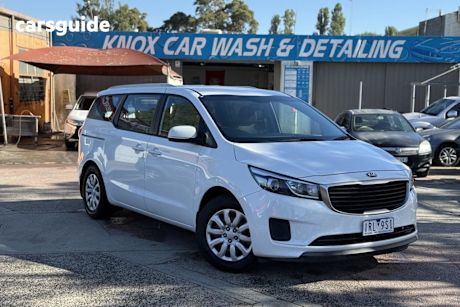 White 2017 Kia Carnival Wagon S