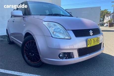 Silver 2005 Suzuki Swift Hatchback