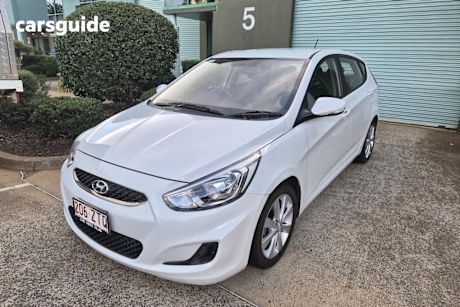 White 2018 Hyundai Accent Hatchback Sport