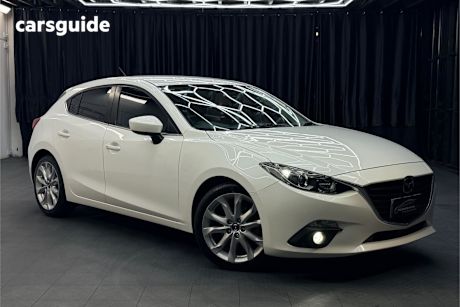 White 2015 Mazda 3 Hatchback Sp25