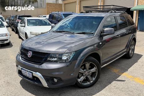 Grey 2014 Fiat Freemont Wagon Crossroad