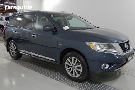Blue 2014 Nissan Pathfinder Wagon St-L (4X2)