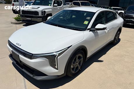 White 2025 Kia K4 Sedan S