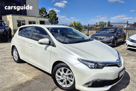 White 2018 Toyota Corolla Hatchback Ascent Sport