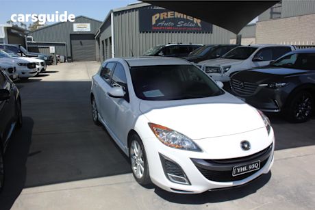 White 2011 Mazda 3 Hatchback Sp25