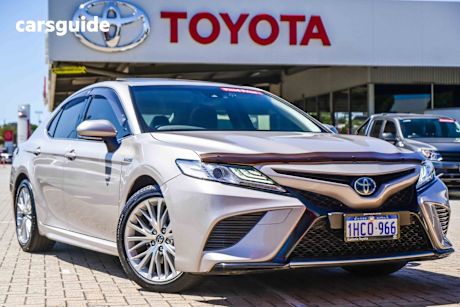 Beige 2020 Toyota Camry Sedan Sl