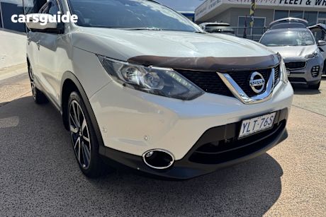 White 2017 Nissan Qashqai Wagon Tl
