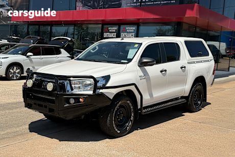 White 2018 Toyota Hilux Double Cab Pick Up Sr (4X4)