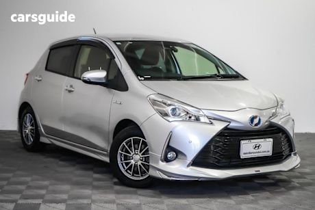 Silver 2018 Toyota Yaris Hatchback Zr