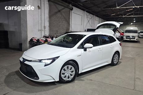 White 2019 Toyota Corolla Wagon Touring (Hybrid)
