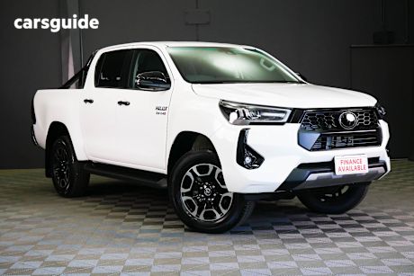 White 2025 Toyota Hilux Double Cab Chassis Sr5 48V (4X4)