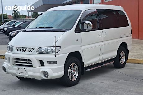 White 2005 Mitsubishi Delica SUV CHAMONIX (SPACEGEAR)