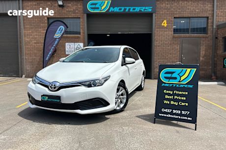 White 2016 Toyota Corolla Hatchback Ascent