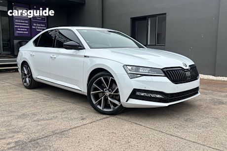 White 2022 Skoda Superb Sedan Sportline (4X4)