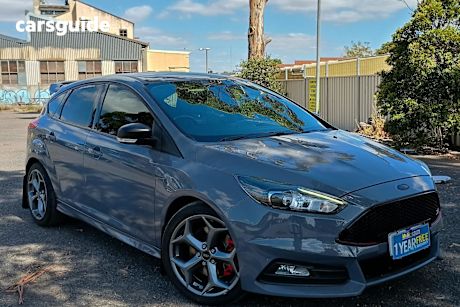 Grey 2018 Ford Focus Hatchback St2