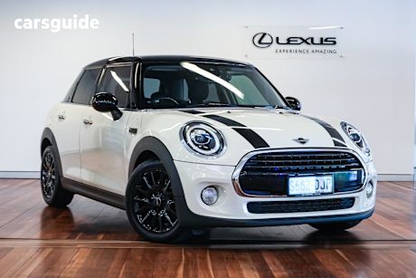White 2018 Mini Cooper Hatchback 5D Hatch