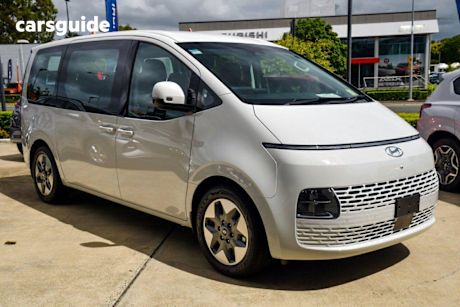 White 2025 Hyundai Staria Wagon