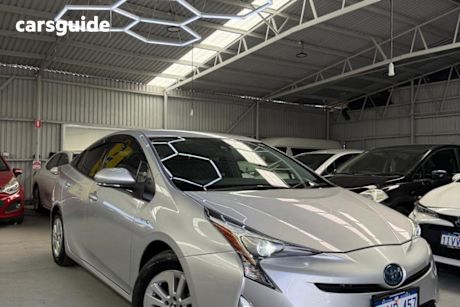 Silver 2017 Toyota Prius Hatchback Hybrid