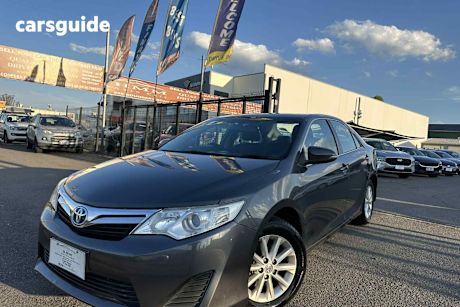 Grey 2014 Toyota Camry Sedan Hybrid Hl