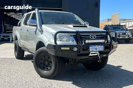 Gold 2014 Toyota Hilux Dual Cab Pick-up Sr5 (4X4)