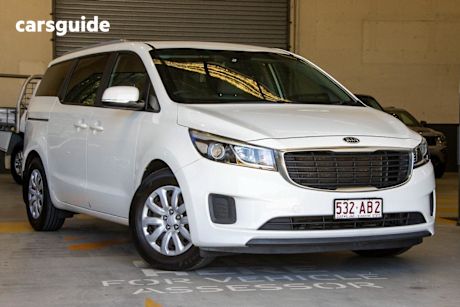 White 2017 Kia Carnival Wagon S