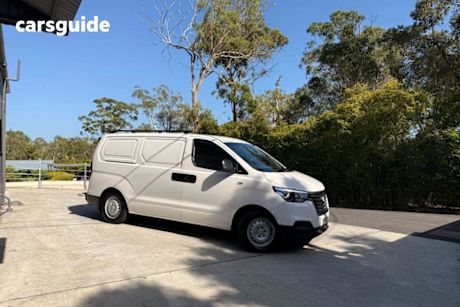 White 2018 Hyundai Iload Van 3S Liftback