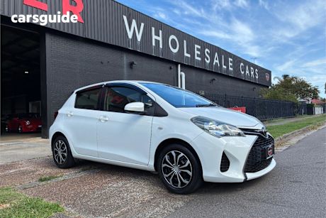 White 2015 Toyota Yaris Hatchback Ascent