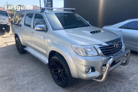 Silver 2013 Toyota Hilux Dual Cab Pick-up Sr5 (4X4)