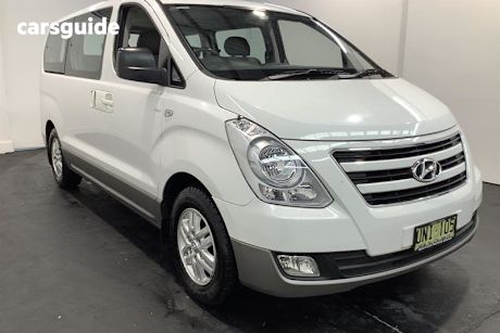 White 2016 Hyundai Imax Wagon