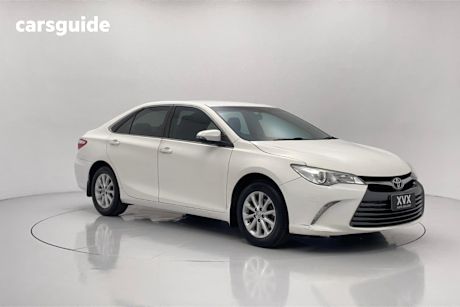 White 2016 Toyota Camry Sedan Altise