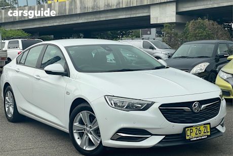 White 2018 Holden Commodore Liftback Lt
